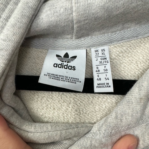 Women’s adidas cropped hoodie. Size XL - Picture 2 of 2